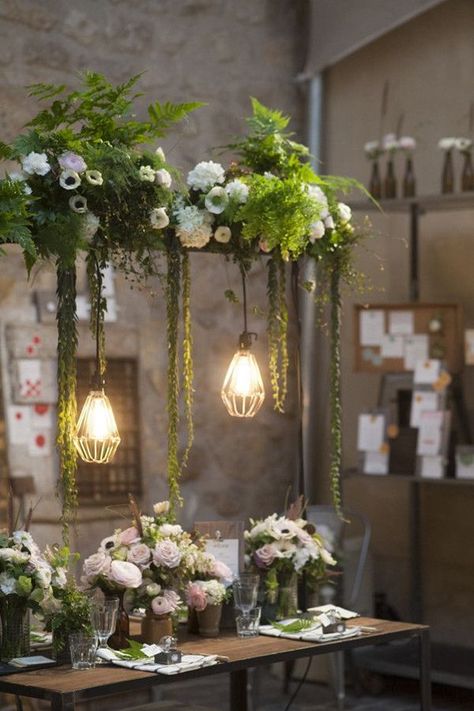 Edison Bulb Wedding, Deco Champetre, Tafel Decor, Floral Trends, Event Lighting, Hanging Flowers, Deco Floral, The Ceiling, Event Styling