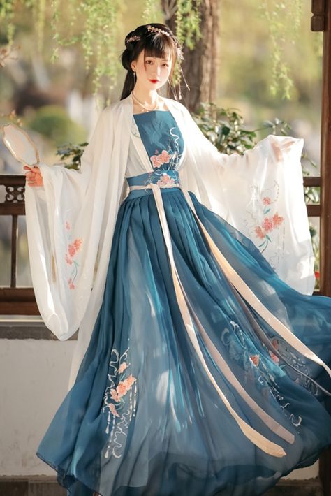 Chinese Fancy Dress, Traditional Asian Dress, Ancient Chinese Dress, Ancient Chinese Clothing, Dance Clothing, Chinese Style Dress, Han Dynasty, Traditional Chinese Dress, Hanfu Dress