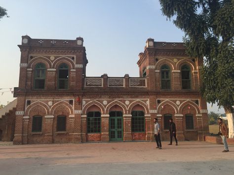 Bagrian Haveli (near Nabha, Punjab) Punjabi Haveli House, Old Punjabi House Design, Punjab Home Design, Haveli Design Houses Rajasthan, Haveli Design Houses Punjab, Haveli Aesthetic, Punjabi House Design, Punjab Architecture, Haveli Design Houses