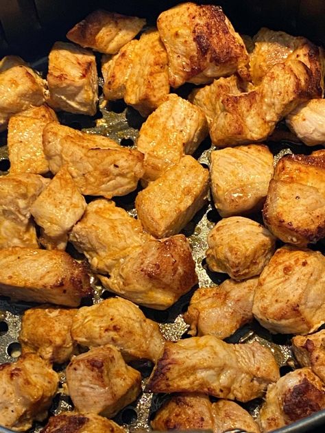 Pork Chunks In Air Fryer, Pork Cubes In Air Fryer, Air Fryer Pork Tenderloin Bites, Dry Garlic Pork Bites, Pork Bites Air Fryer, Pork Chop Bites Air Fryer, Air Fryer Pork Chop Bites, Pork Bites Recipes, Garlic Ribs Recipe