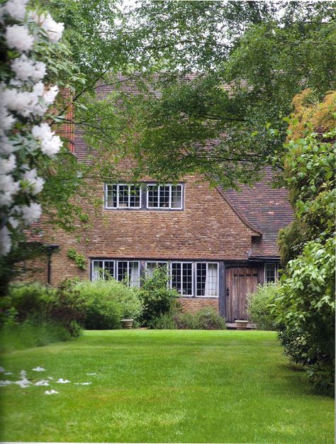 Gertrude Jekyll commissioned Sir Edwin Lutyens to design 'Munstead Wood.'  Jekyll designed the surrounding gardens. Munstead Wood, Gertrude Jekyll, English Cottage Interiors, Edwin Lutyens, Boxwood Garden, English Garden Design, English Architecture, Surrey England, Old Manor