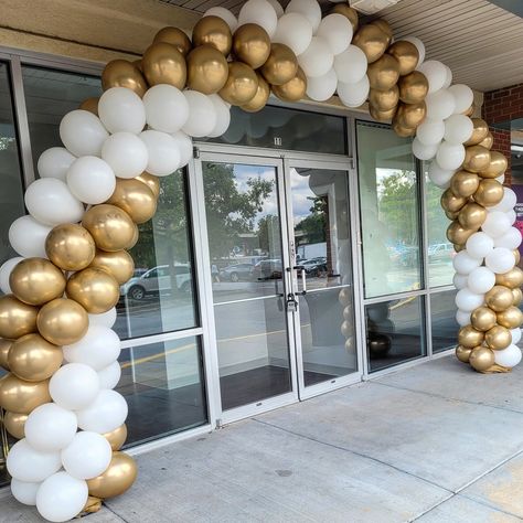 Balloon Arch Ideas Entrance, Balloon Arch Ideas For Graduation, Large Balloon Arch, Balloon Arch Decor, Walk Through Balloon Arch, Balloon Arch Outside, Ballon Arch Grad Party, Doorway Balloon Arch, Entrance Balloon Decoration