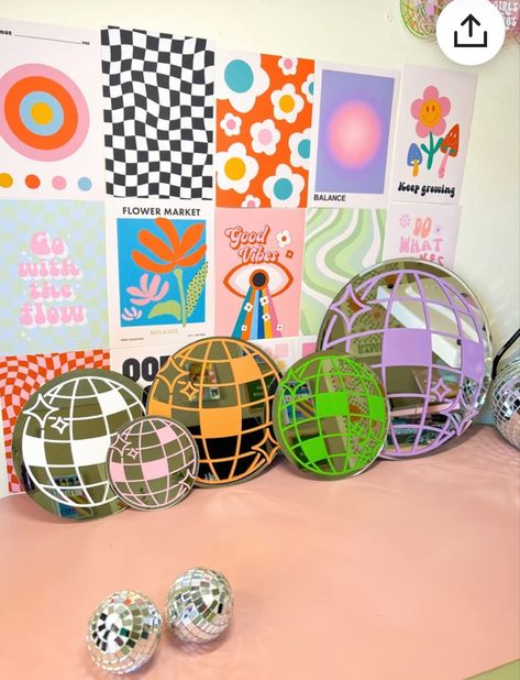 Groovy Decor, Spiegel Diy, Disco Mirror, Mirror Decals, Disco Decorations, Easy Room Decor, Mirror Room, Home Decor Aesthetic, Deco Studio