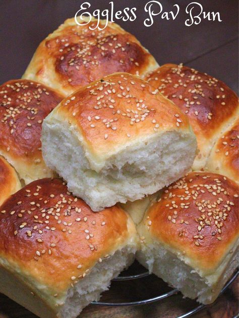 Homemade Buns Recipe | Eggless Pav Buns | Pav Buns in Oven and Air Fryer 1 Homemade Buns, Baking Buns, Freshly Baked Bread, Cup Of Soup, Buns Recipe, Baked Bread, Bun Recipe, Burgers Sandwiches, Delicious Burgers