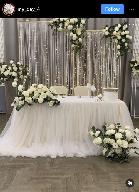 Sequin Backdrop Wedding, Wedding Table For Bride And Groom, Bride Table Decoration, Head Table Backdrop Wedding, Wedding Backdrop Sweetheart Table, Sweetheart Table Backdrop Ideas, Head Table Wedding Decorations Elegant, Bride And Groom Table Decorations, Bridal Party Table Decor