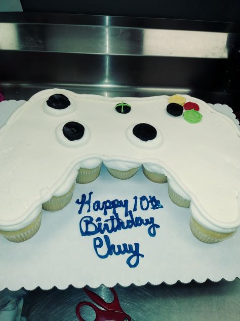 Game Controller cake Gamer Pull Apart Cupcakes, Game Controller Pull Apart Cupcakes, Controller Cake Ideas, Video Game Cupcake Cake, Game Controller Cupcake Cake, Gamer Cupcake Cake, Gaming Cupcakes For Boys, Controller Cupcake Cake, Gaming Cupcakes