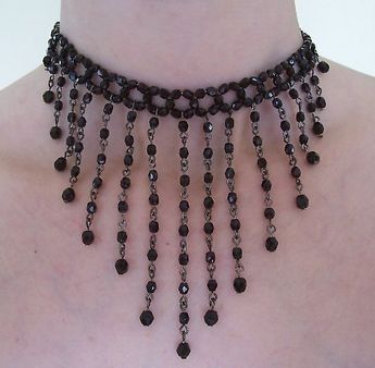 Carnival Jewelry, Cute Choker Necklaces, Gothic Jewelry Diy, Diy Necklace Patterns, Vintage Jewelry Ideas, Neck Pieces Jewelry, Diy Bracelet Designs, Goth Jewelry, Handmade Jewelry Tutorials