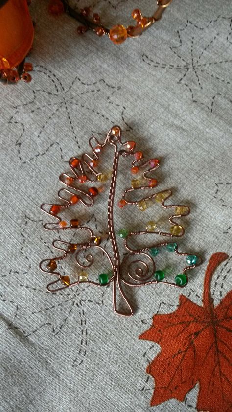 Wire Wrapped Leaf, Fall Wire Wrapped Jewelry, Leaf Wire Wrap, Wire Leaf Diy, Christmas Wire Wrapped Jewelry, Wire Wrapped Pumpkin, Wire Wrapped Pumpkin Pendant, Wire Leaves, Nature-inspired Wire Wrapped Pendant Necklace