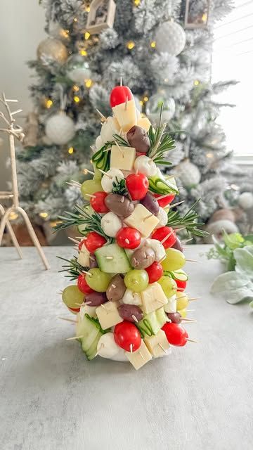 The Savoury Coconut | Sonia Ruprai on Instagram: "Get ready for Holiday hosting with this Charcu-Tree 🌲
‌
It’s easy to make and you can customize it with your favourite charcuterie items. Here’s what I used:
‌
🌲styrofoam cone wrapped with cling wrap
🌲grape tomatoes
🌲cucumber slices
🌲grapes
🌲sharp cheddar cheese
🌲olives
🌲bocconcini
🌲rosemary
‌
Save this post and tag a friend who will love to make this!
.
.
.
.
.
#charcuterie #charcuterietree #charcutree #christmascharcuterie #holidaycharcuterie #charcuterieboard #christmasrecipes #christmasrecipe #festiverecipes #christmas2024" Christmas Chuterie Board, Charcuterie Snow Globe, Pickle Tree Charcuterie, Charcuterie Tree Cone, Charcuterie Items, Charcuterie Tree, Christmas Tree Charcuterie, Tree Charcuterie, Christmas Vegetables