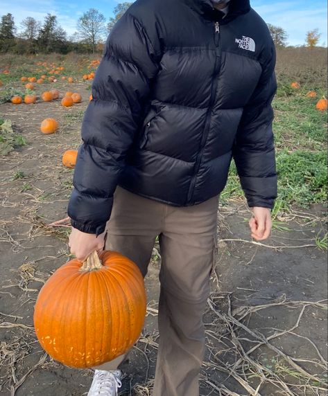 Fall Pumpkin Patch Outfit, Fall Pumpkin Patch, Patch Outfit, Converse Outfit, Nuptse Jacket, Pumpkin Patch Outfit, North Face Nuptse, Outfits With Converse, Fall Photoshoot