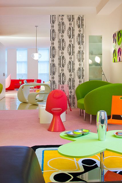 Chelsea Loft designed by Karim Rashid 70s Interior, Retro Interior Design, New York Loft, Sala Grande, Colorful Interior Design, Karim Rashid, Colourful Living Room, Awesome Pictures, Retro Interior