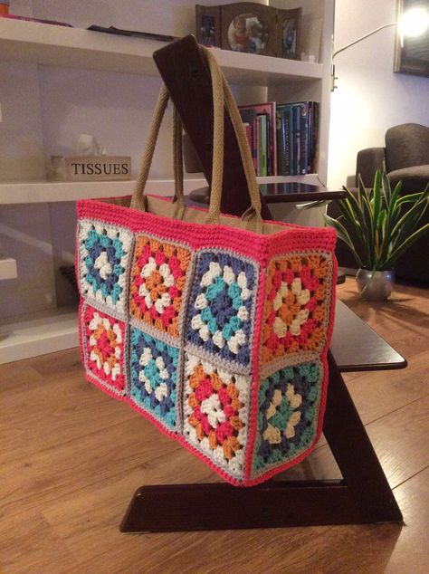 Knitting Bag Sewing Pattern, Jute Tas, Knitting Bag Sewing, Crochet Bag Tutorials, Crochet Bag Pattern Free, Bag Pattern Free, Granny Square Bag, Stil Boho, Crochet Tote Bag