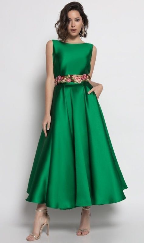 Green Silhouette, Maxi Dress Wedding Guest, Coctail Dresses, Mother Of Groom Dresses, Elegant Dresses Classy, Floral Embroidered Dress, Party Wear Indian Dresses, Maxi Dress Wedding, Wedding Guest Dresses