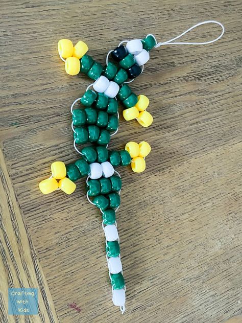 Check out this step-by-step tutorial on how to make a bead lizard. This simple beaded craft is easy for younger kids and older too. After you're done you will have a cute Bead Lizard to display or play with. Bead Lizard Pattern Tutorial, How To Make A Bead Lizard, How To Make A Beaded Lizard, Pony Bead Lizard Pattern, Beaded Lizard Pattern, Lizard Bead Pattern, Seed Bead Animals Tutorials, Bead Lizard Tutorial, Bead Lizard Pattern