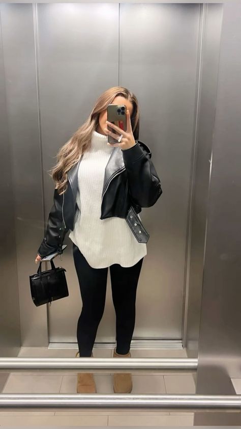 Casual Black Leggings Outfit Winter, Daily Outfit Inspiration Winter, Rainday Outfits, Autumn Leggings Outfits, Outfits Mit Leggings, Leggings Ootd, Outfits Leggins, Stile Blair Waldorf, Adrette Outfits