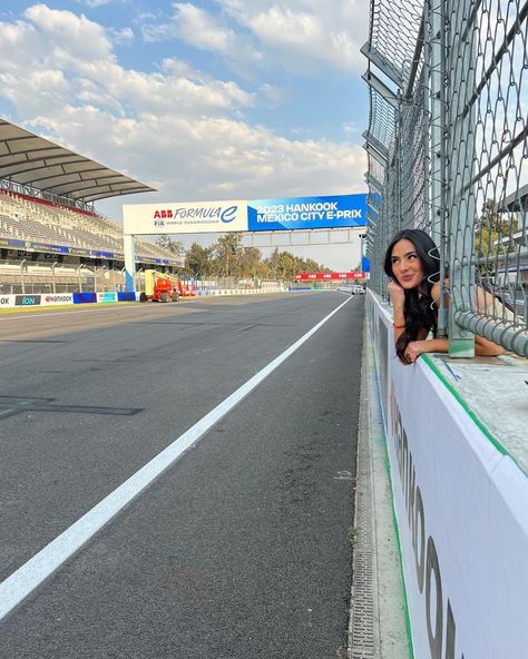 Women In Motorsport, F1 Girl Aesthetic, Sport Journalist, F1 Mexico, Formula 1 Aesthetic, Lissie Mackintosh, Sports Journalism, F1 Aesthetic, F1 Wag