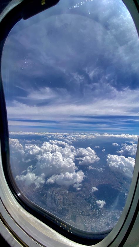 Flight Window Pics, Airplane Pics, Airplane Window View, Airport Aesthetic, Airplane Window, Travel Pictures Poses, Disney Art Drawings, Night Scenery, Going On Holiday