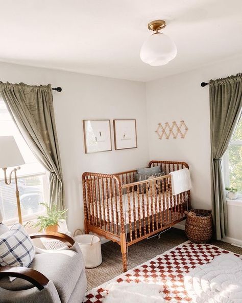 Honey Oak Nursery, Monestorri Nursery, Nursery When You Dont Know The Gender, Nuetral Baby Nursery Ideas, Mix Match Nursery Furniture, Nursery With Wood Floors, Wooden Nursery Furniture, Light Cottage Core Aesthetic, Soft Nursery Ideas