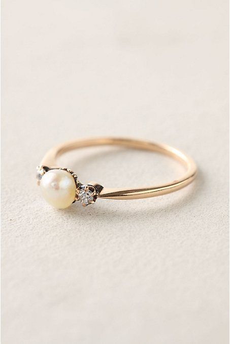 Vintage Pearl Engagement Ring | Modern Anne of Green Gables Wedding Inspiration in Blush and Spring Green Bracelets Steampunk, Necklaces Swarovski, Rings Inspiration, Stunning Rings, Rings Pearl, Necklaces Pearl, Gorgeous Rings, Pearl Engagement Ring, Pearl Rings