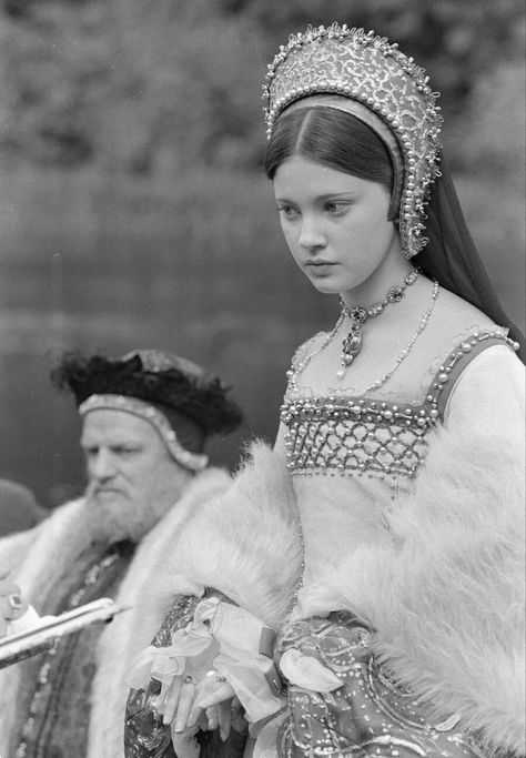 Lynne Frederick, Catherine Howard, Katherine Howard, Tudor Dynasty, Tudor Era, Historical Movies, Duchess Of York, Royal Dresses, Henry Viii