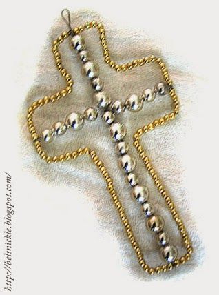 Craft a Beaded Cross | Belznickle Blogspot : Craft a Beaded Cross Chrismon Tree, Chrismon Patterns, Chrismon Ornaments, Beaded Crosses, Beaded Ornaments Diy, Bazaar Ideas, Christmas Craft Projects, Victorian Scrap, Crazy Patchwork