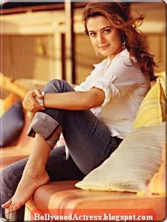 Priti Zinta, Preeti Zinta, Pretty Zinta, 90s Bollywood Fashion, Preity Zinta, 90s Bollywood, Hindi Movie, Vintage Bollywood, Raise Money