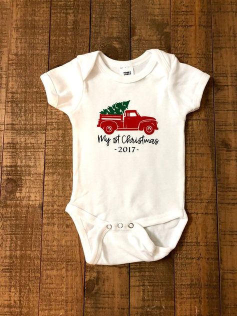 Onesie Cricut, First Christmas Onesie, Christmas Onsies, Baby Christmas Onesie, Trendy Baby Onesies, Baby Wardrobe, Christmas Bodysuit, Baby Boy Christmas, Baby First Christmas