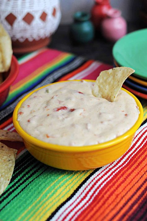 Monterey Jack Cheese Recipes, Mexican Queso Dip, Easy Queso Dip, Mexican Queso, Easy Queso, Queso Blanco Dip, Chicken Sheet Pan Dinner, Nacho Sauce, Chicken Sheet Pan