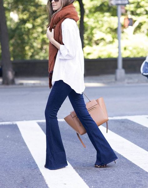 What to do when your skinnies need a break: how to wear your flares Flare Jean Outfit, Flare Jeans Outfit, Looks Jeans, Look Jean, Fall Jeans, Outfit Jeans, Elegante Casual, Jeans Outfit, Fall Winter Outfits