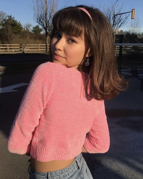 #softgirl #prettygirl #pink #fashion #pretty #aesthetic #aestheticclothes Soft Girl Aesthetic Outfit Pink, Soft Girl Aesthetic Makeup, Hairband Hairstyle, Aesthetic Outfits 90s, Hairstyles List, Look Retro, Soft Girl Aesthetic, Penteado Cabelo Curto, Makati