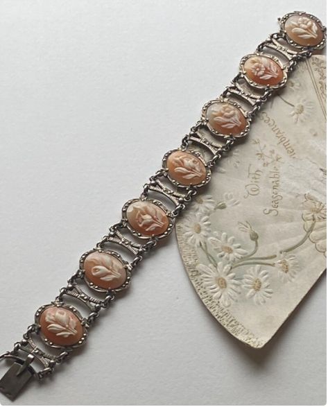 930 silver floral shell cameo bracelet with marcasite details (sold for US $235.80 on Etsy) Cameo Bracelet, Victorian Jewellery, Cameo Jewelry, Victorian Jewelry, Bracelet Silver, Jewelry Bracelets, Shells, Bracelet, Floral