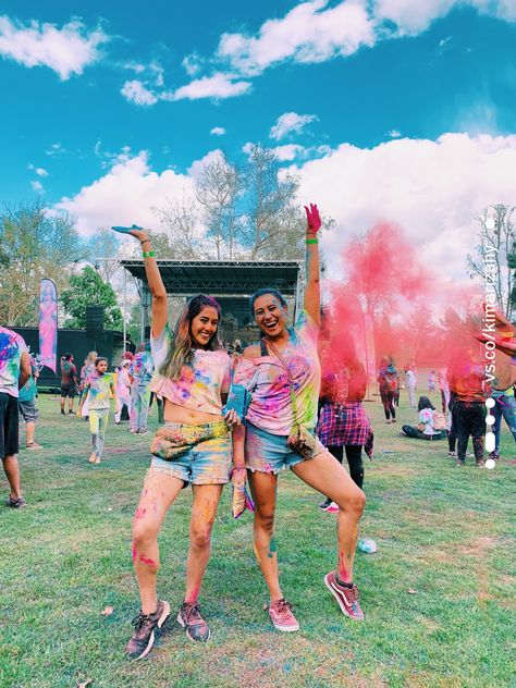 Holi Festival Outfit, Holi Dress, Holi Outfits, Happy Holi Video, Holi Hai, Festival Friends, Holi Festival Of Colours, Holi Photo, Festival Girls