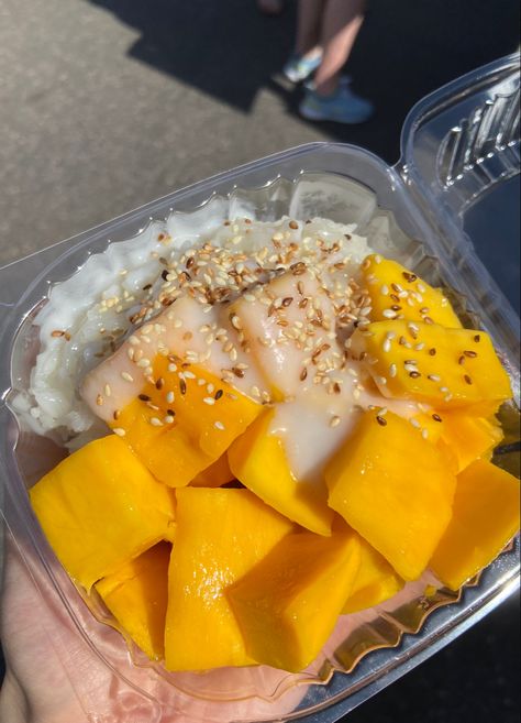 Mango Sticky Rice Aesthetic, Sticky Rice Dessert, Sticky Rice Thai, Mango Sticky Rice, Makanan Diet, Healthy Food Motivation, Healthy Lifestyle Food, Yummy Comfort Food, Sticky Rice