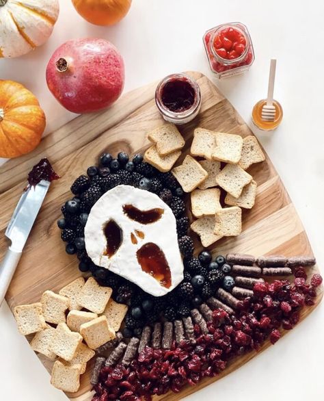 Do you love Halloween treats?! We're sharing over 51 Halloween snack ideas in the form of snack boards and charcuterie trays you are going to be so inspired by! These are actually really simple to make and are so impressive! Halloween Snack Ideas, Halloween Boards, Charcuterie Trays, Snack Boards, Charcuterie Board Meats, Boards Charcuterie, Pink Treats, Spooky Snacks, Halloween Snack