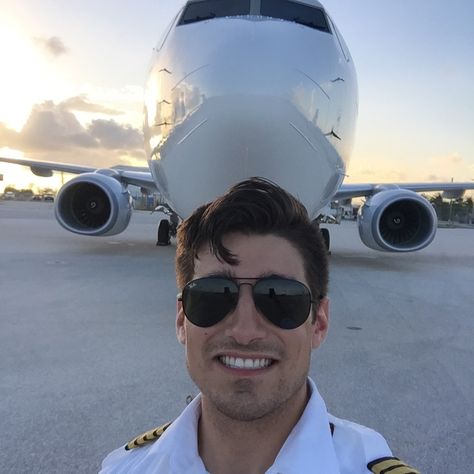 In the spirit of #NationalAviationDay here are a few of my favorites over the last year. It's been an amazing journey. From the people I've… Pilot Uniform Men, National Aviation Day, Ugly Love Colleen Hoover, Pilot Uniform, Airline Pilot, Plane Photos, Aviation World, Friendship And Dating, Ugly Love