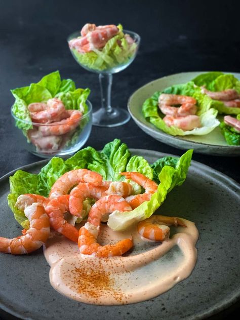 Prawn Cocktail Recipe, Marie Rose Sauce, Gem Lettuce, Christmas Side Dish Recipes, Cocktail Sauce Recipe, Dinner Party Appetizers, Fancy Salads, Salad Cream, Mussels Recipe