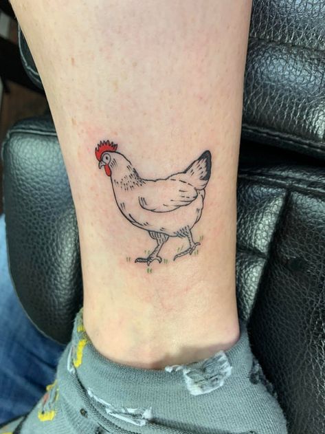 Hen Tattoo, Tattoo Perna, Chicken Tattoo, Bear Tattoo Designs, Funky Tattoos, Japan Tattoo Design, Scorpion Tattoo, Bear Tattoo, Subtle Tattoos