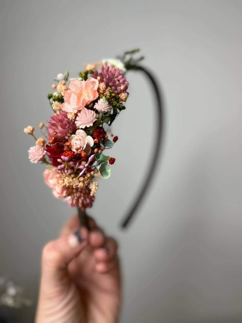 Floral Headband Wedding Guest, Simple Floral Headpiece, Dried Flower Headband, Diy Flower Headband, Floral Headband, White Flower Headpiece, Floral Headband Wedding, Floral Bridal Comb, Flower Headband Diy