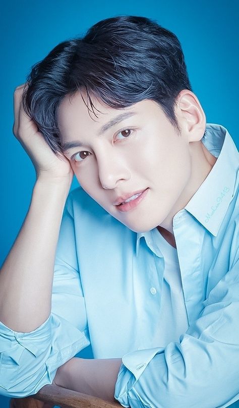 Ji Chang Wook Healer, Ji Chang Wook Photoshoot, Ji Chang Wook Smile, Tired Of Love, Korean Drama Stars, Dong Hae, Handsome Asian Men, Boy Poses, Gong Yoo