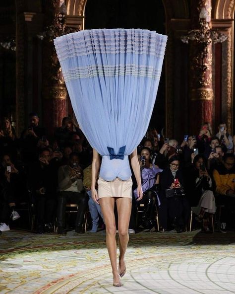 Viktor Rolf, Parenting Memes, Viktor & Rolf, Couture Week, Hysterically Funny, Comedy Funny Videos, Funny Clips, Super Funny, Funny Short Videos