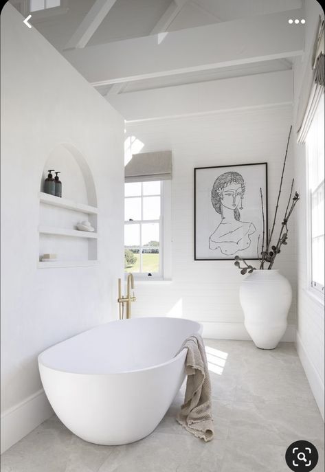 Vaulted Ceiling Bathroom Ideas, Scandinavian Bathroom Design Ideas, Scandi Bathroom, Master Ensuite Bathroom, Modern White Bathroom, Country Interior Design, Scandinavian Bathroom, Master Ensuite, Modern Farmhouse Bathroom