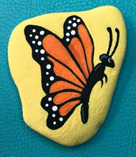 Rock Painting Flowers, Diy Rock Art, Painted Rock Animals, Mandala Rock Art, Stone Art Painting, Painted Rocks Kids, African Art Paintings, Painted Rocks Craft, Painted Rocks Diy