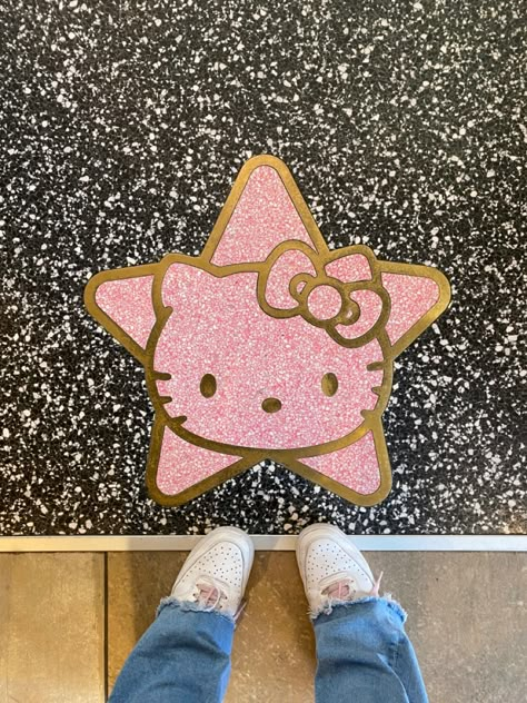 Hello Kitty Rooms, Hello Kitty Clothes, Hello Kitty Aesthetic, Hello Kitty Characters, Universal Studios Hollywood, Pink Hello Kitty, Hello Kitty Pictures, Hello Kitty Items, Hello Kitty Collection