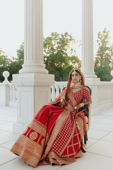 Marwari Lehenga, Sabyasachi Red Lehenga, Sabiya Sachi Lehenga, Bridal Choli Designs, Wedding Lehnga Designs Latest, Wedding Red Lehenga, Red Sabyasachi Lehenga, Sabyasachi Bridal Red, Nikah Photography