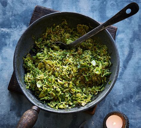 Shredded Sprouts Recipes, Sprouts Recipes, Vegetarian Christmas, Shredded Brussel Sprouts, Potluck Recipes, Vegetarian Paleo, Food Inspo, Mixed Greens, Food Magazine