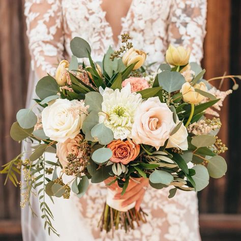 30 Fall Wedding Bouquets - Rustic Wedding Chic Rustic Chic Wedding Bouquet, Wedding Bouquets Fall Simple, Simple Fall Wedding Bouquets Rustic, Garden Style Wedding Bouquet Fall, Fall Wedding Bouquets Real Flowers, Leafy Bridal Bouquet, Fall Bridal Bouquet October Rustic, Bride Bouquets Orange, November Wedding Flowers Bridal Bouquets