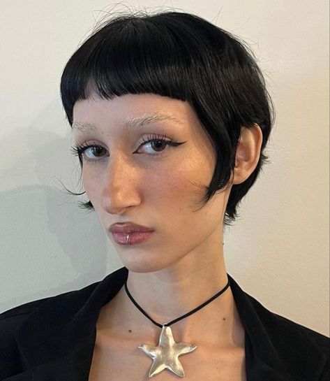 Micro Bangs, Short Black Hair, Really Short Hair, Hair Inspiration Short, Edgy Short Hair, Punk Hair, Hair Reference, Short Hair Haircuts, Short Hair With Bangs