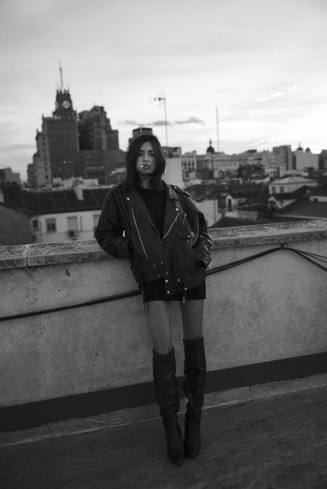 Leather Jacket Photoshoot, Rooftop Shoot, Roof Model, Rock Photoshoot, Mens Leather Jackets, 80s Grunge, Women Grunge, Ideas For Photography, Fashion Shoots