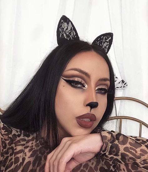 41 Easy Cat Makeup Ideas for Halloween - StayGlam Simple Cat Makeup, Girl Halloween Makeup, Makeup Ideas For Halloween, Cat Halloween Makeup, Leopard Makeup, Halloweenský Makeup, Holloween Makeup, Cat Makeup Halloween, Creepy Halloween Makeup