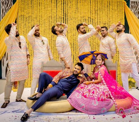 Funny Indian Wedding Pictures, Funny Wedding Poses With Friends, Bride Brother Poses, Wedding Friends Poses, Friends Wedding Photoshoot, Wedding Pose For Groom, Bride And Groom Photo Ideas Funny, Engagement Funny Photos, Wedding Poses For Family